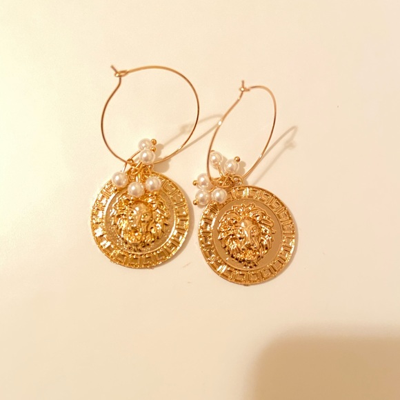 Absolutely gorgeous pair of earrings// news - Picture 4 of 5